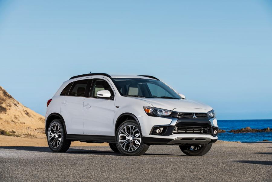  Mitsubishi Outlander Sport SEL 2015 года  (фото 1 из 31)